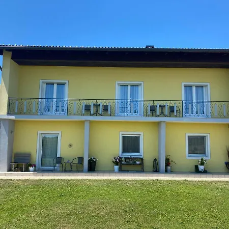 In Sankt Kanzian Near Klopeiner Apartmán *